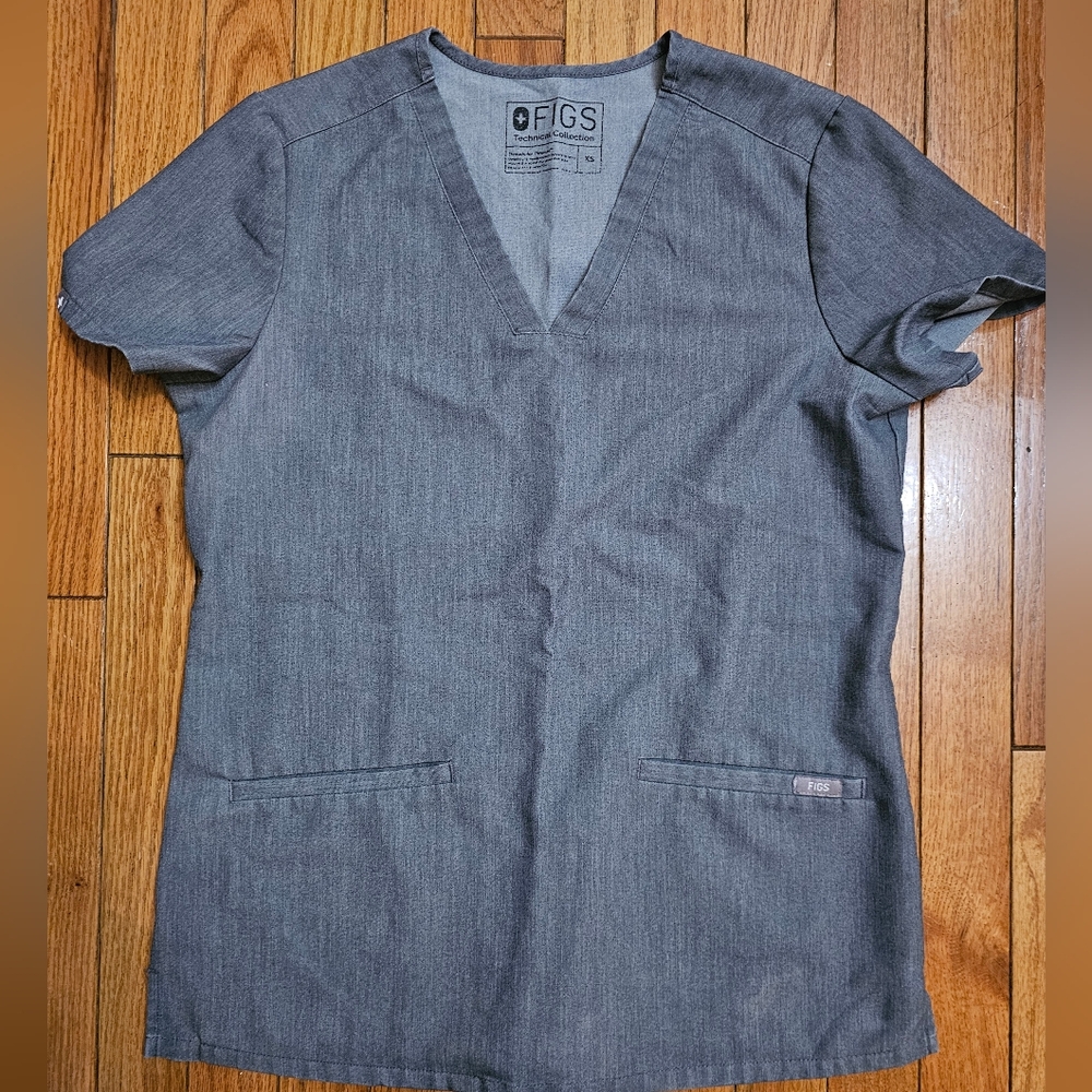 FIGS XS Gray Scrub Top